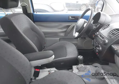 2000 Volkswagen New Beetle Gls 1.8L Turbo from USA, damaged, VIN 3VWCD21C3YM484127